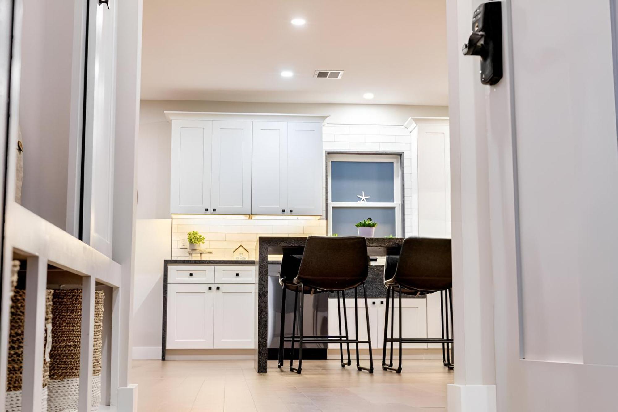 Renovated & Sophisticated Home Near Beach & Shops! 반스터블 외부 사진