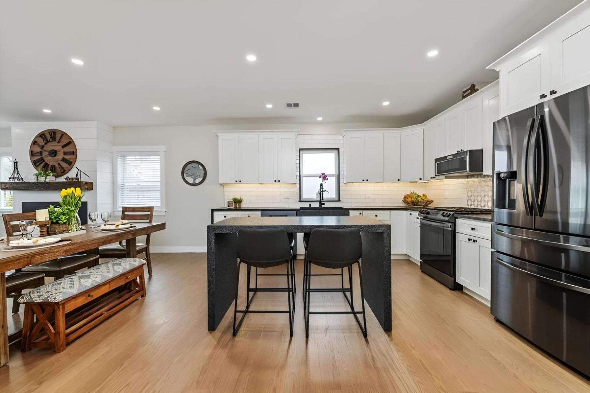 Renovated & Sophisticated Home Near Beach & Shops! 반스터블 외부 사진