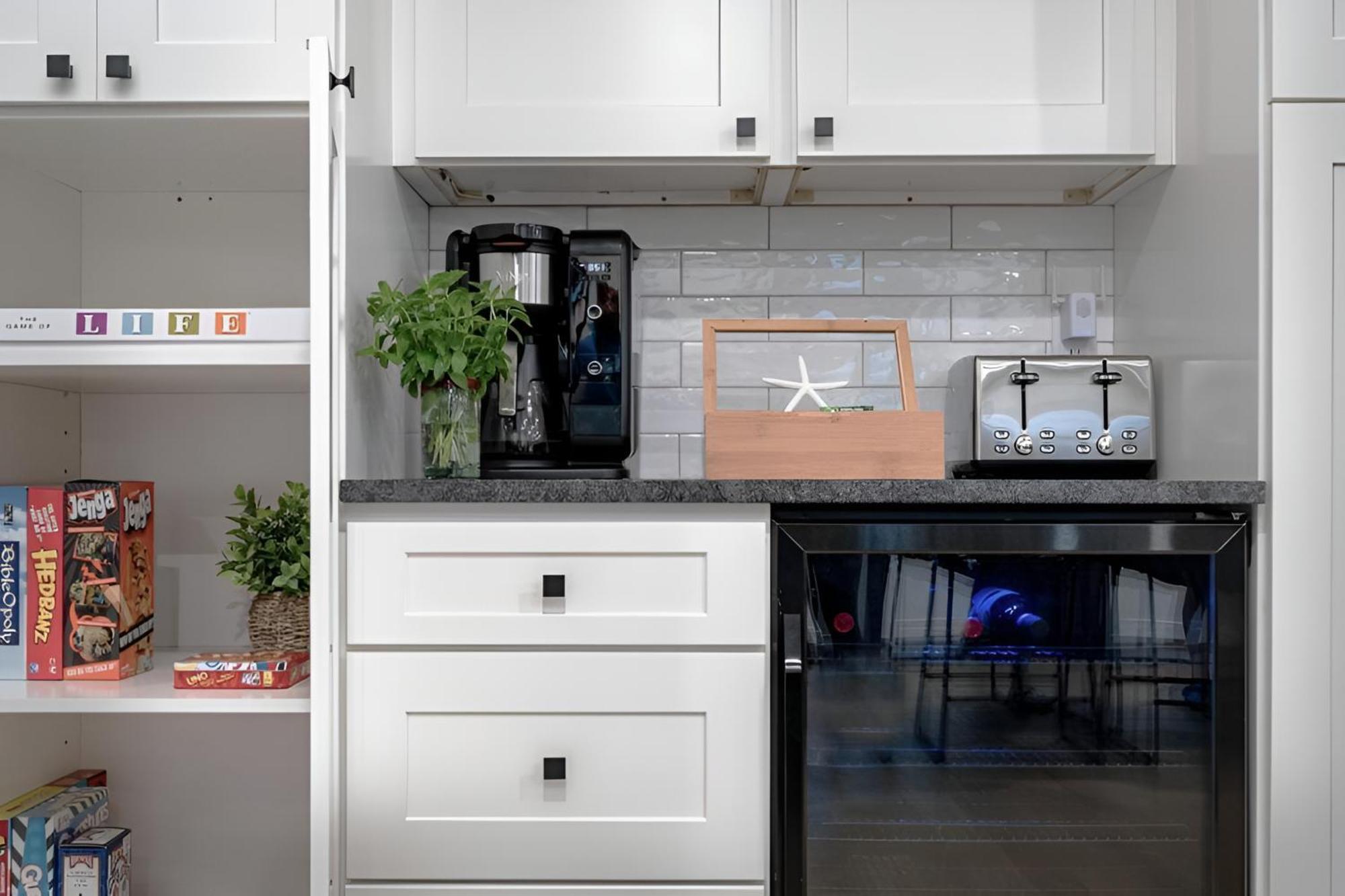 Renovated & Sophisticated Home Near Beach & Shops! 반스터블 외부 사진