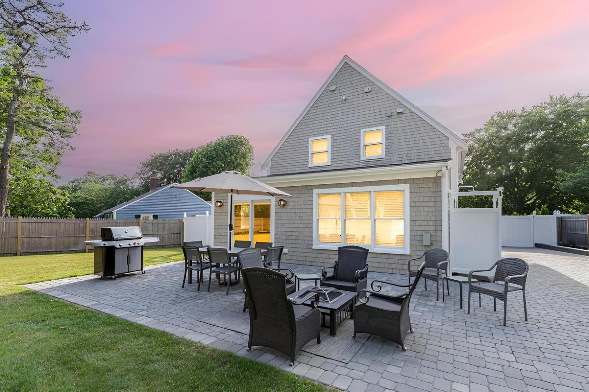 Renovated & Sophisticated Home Near Beach & Shops! 반스터블 외부 사진