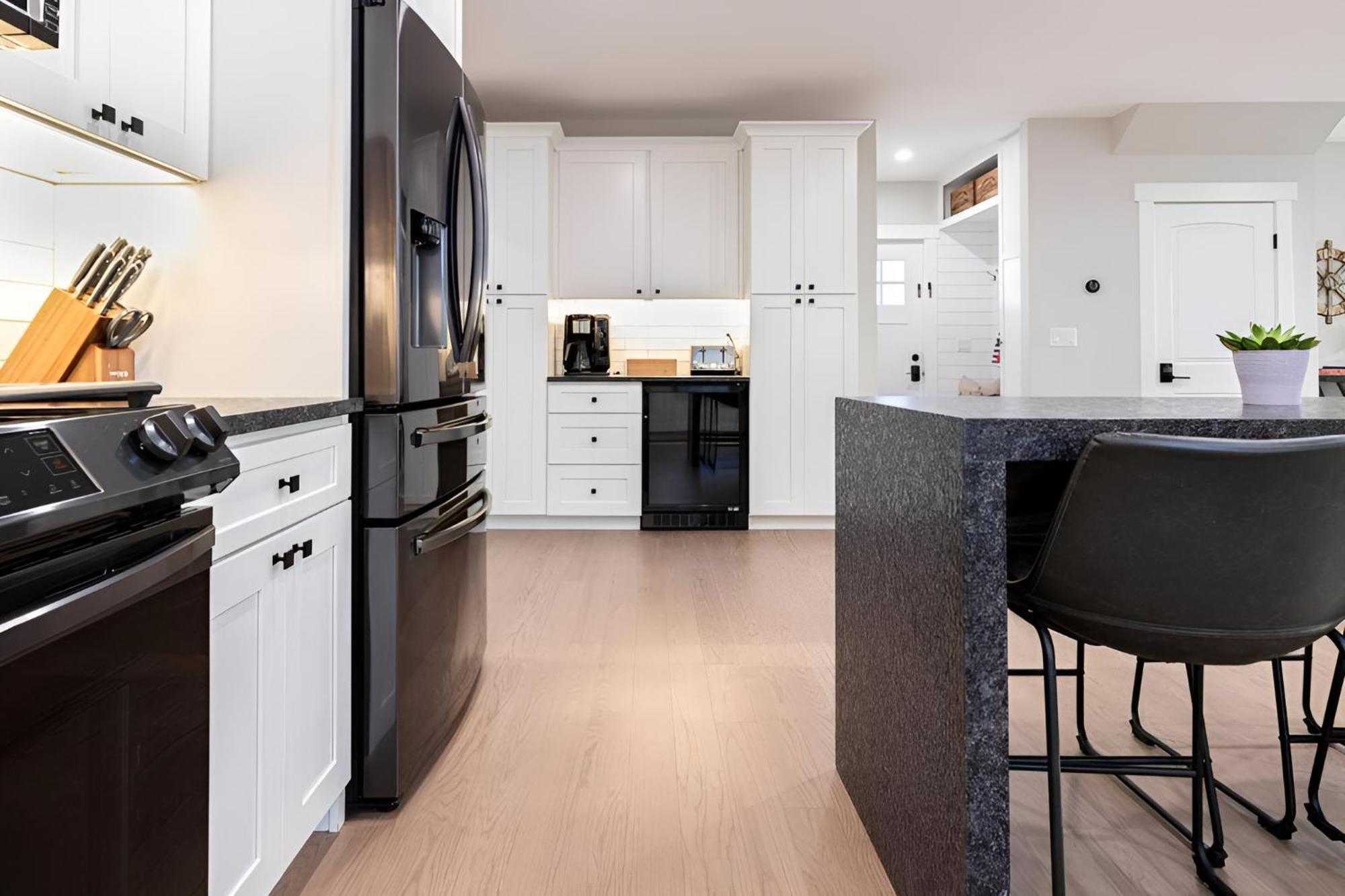 Renovated & Sophisticated Home Near Beach & Shops! 반스터블 외부 사진
