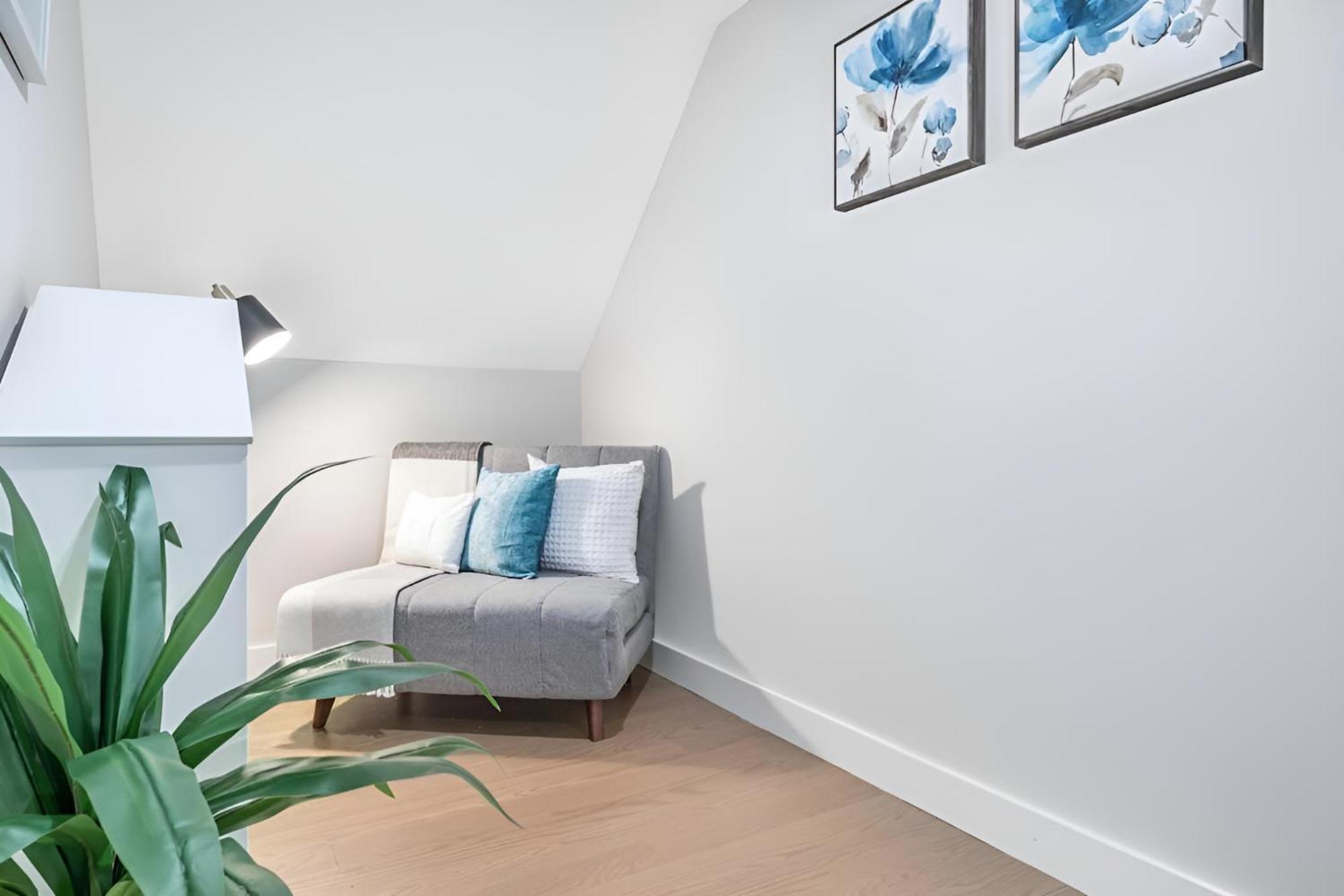 Renovated & Sophisticated Home Near Beach & Shops! 반스터블 외부 사진