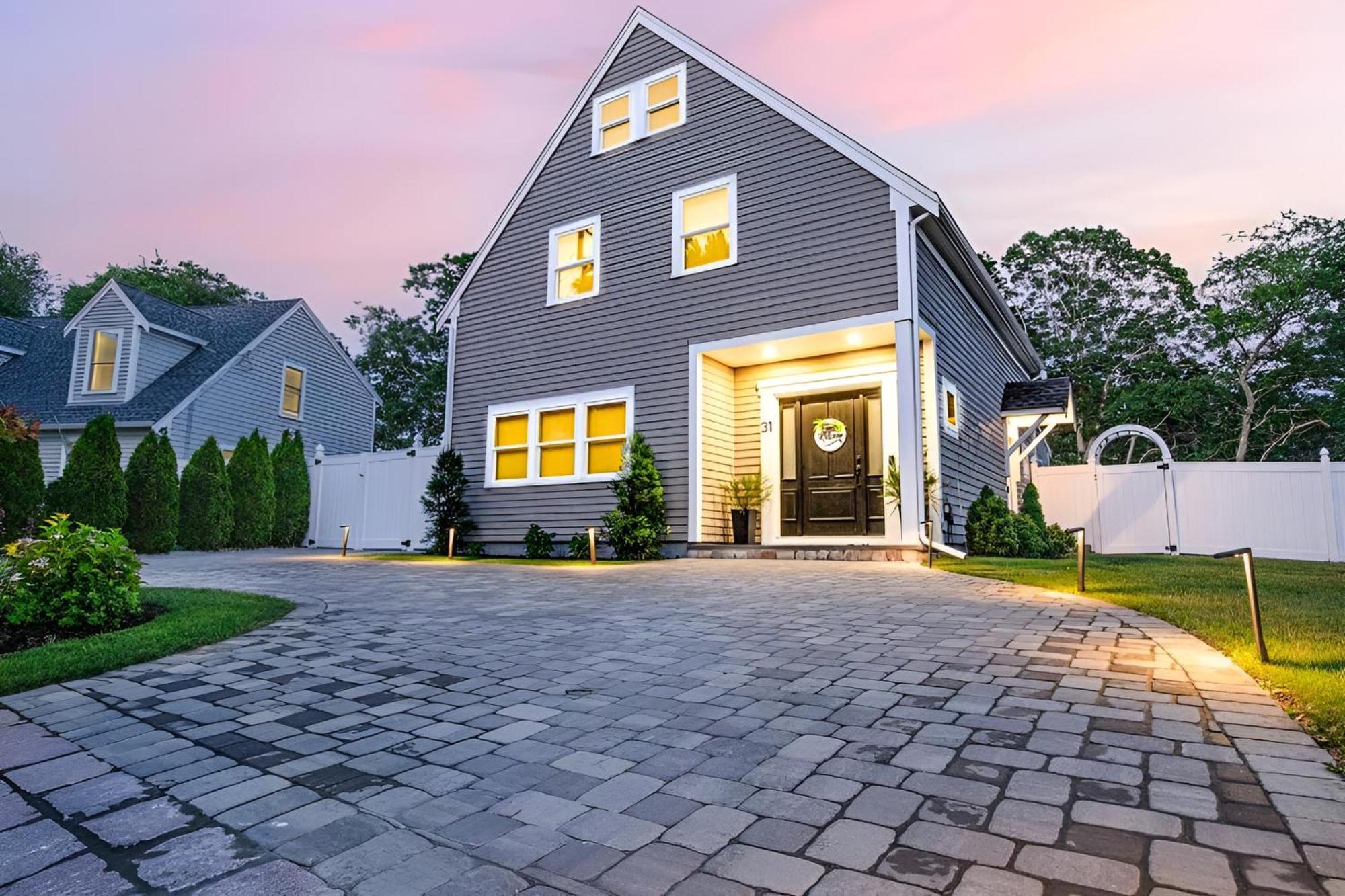 Renovated & Sophisticated Home Near Beach & Shops! 반스터블 외부 사진