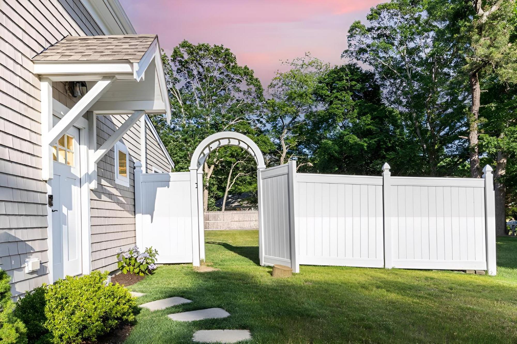 Renovated & Sophisticated Home Near Beach & Shops! 반스터블 외부 사진