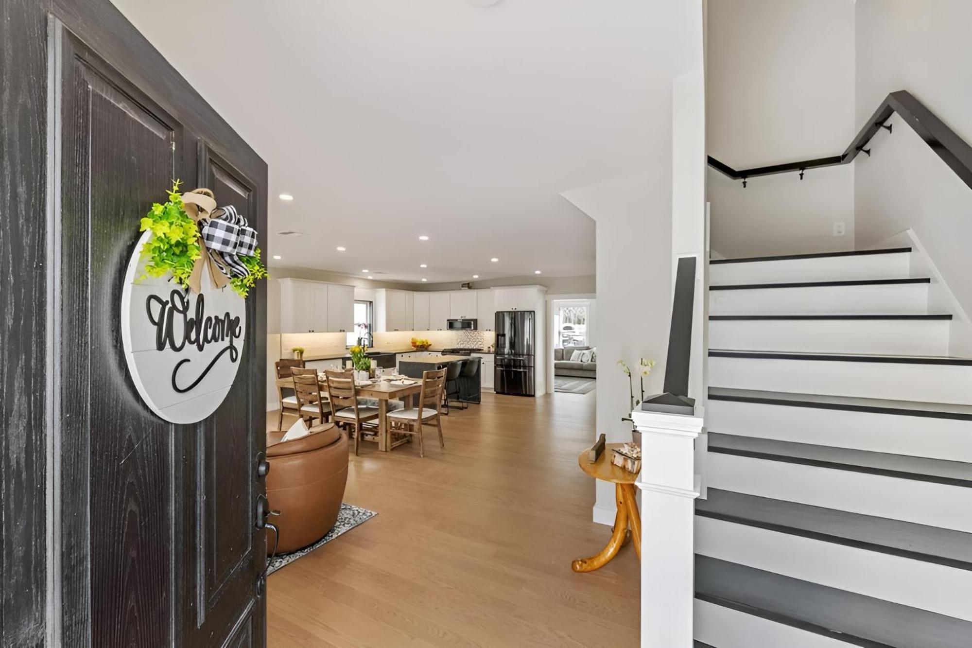 Renovated & Sophisticated Home Near Beach & Shops! 반스터블 외부 사진